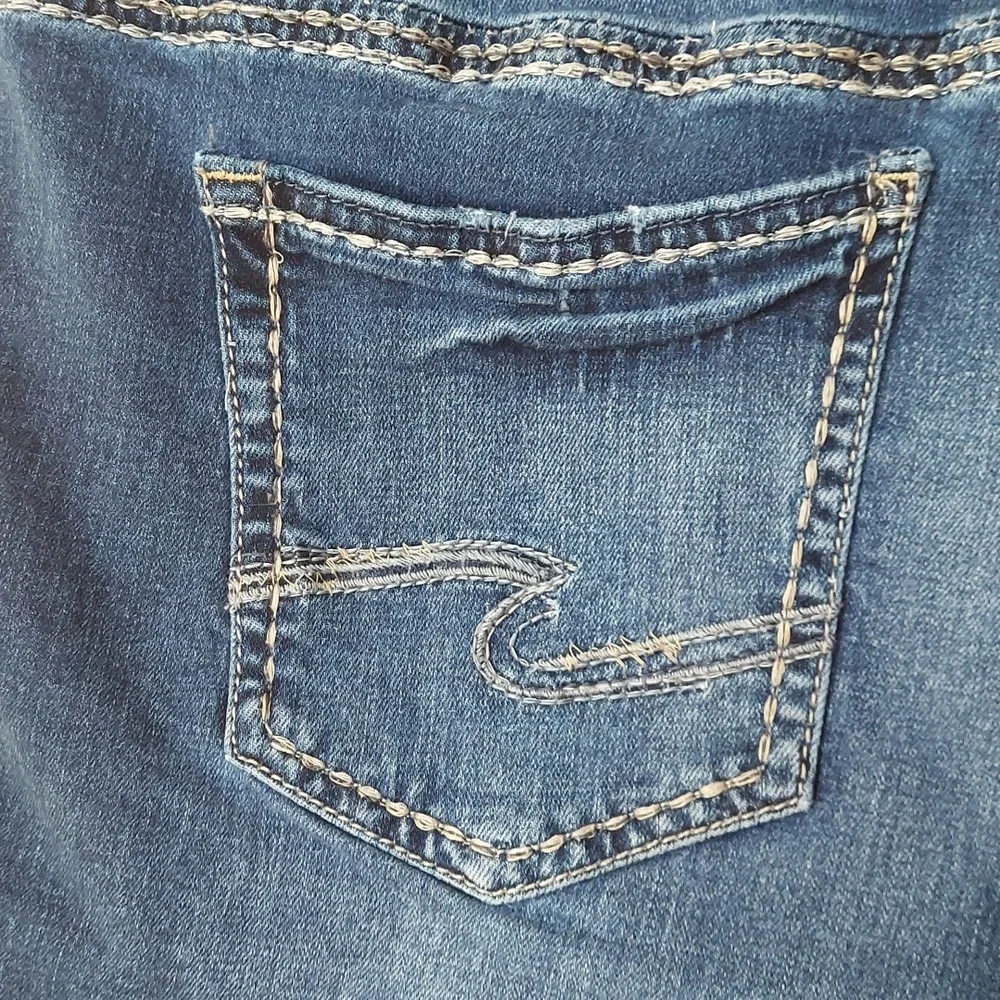 Silver Jeans Elyse Curvy Fit Blue Denim Mid Rise Jean Shorts Size W32 Like New